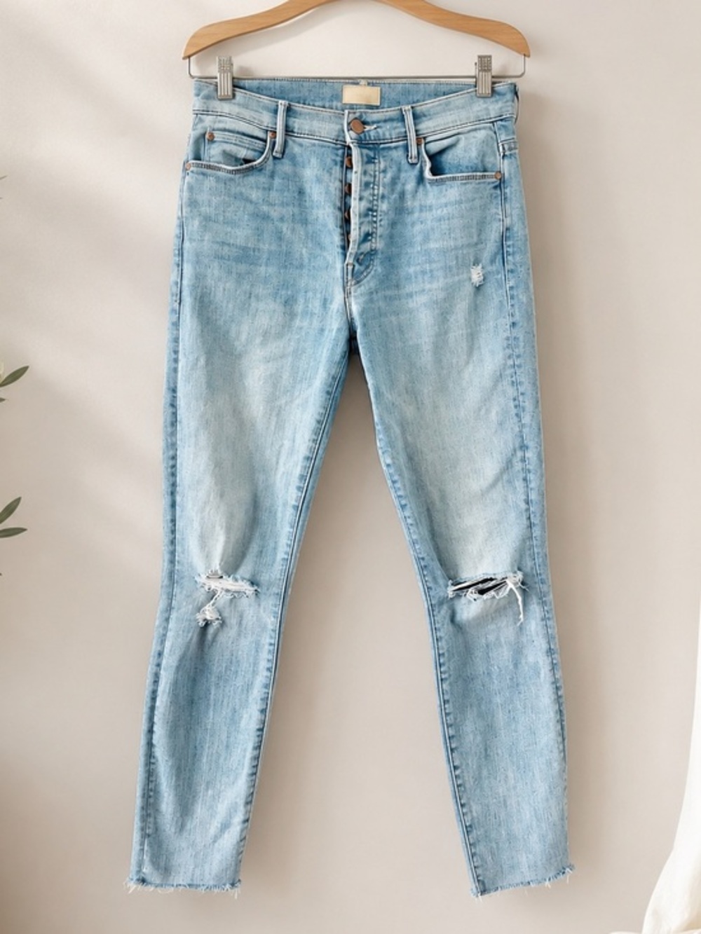 MOTHER The Stunner Ankle Jeans 27 Light Wash Distressed High Rise Raw Hem